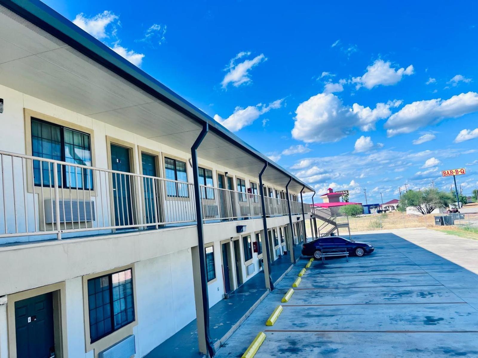 Oyo Garden Inn And Suites Pearsall I-35 East Exteriér fotografie